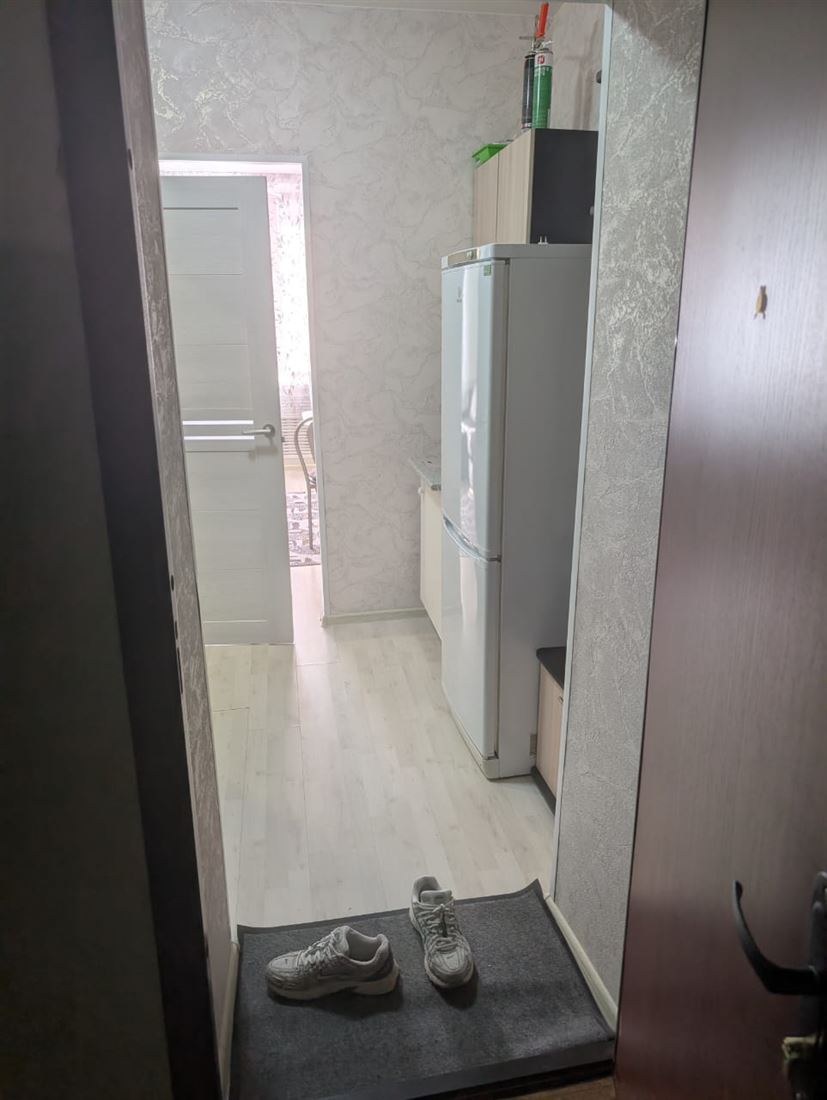 Снять --комнатную квартиру